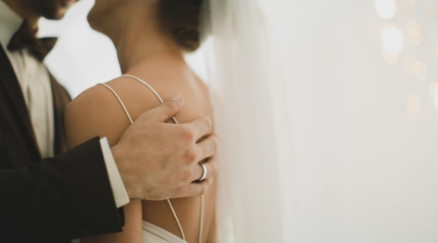 Si votre compagne possède même la moitié de ces qualités précieuses, faites tout pour la chérir et la garder près de vous