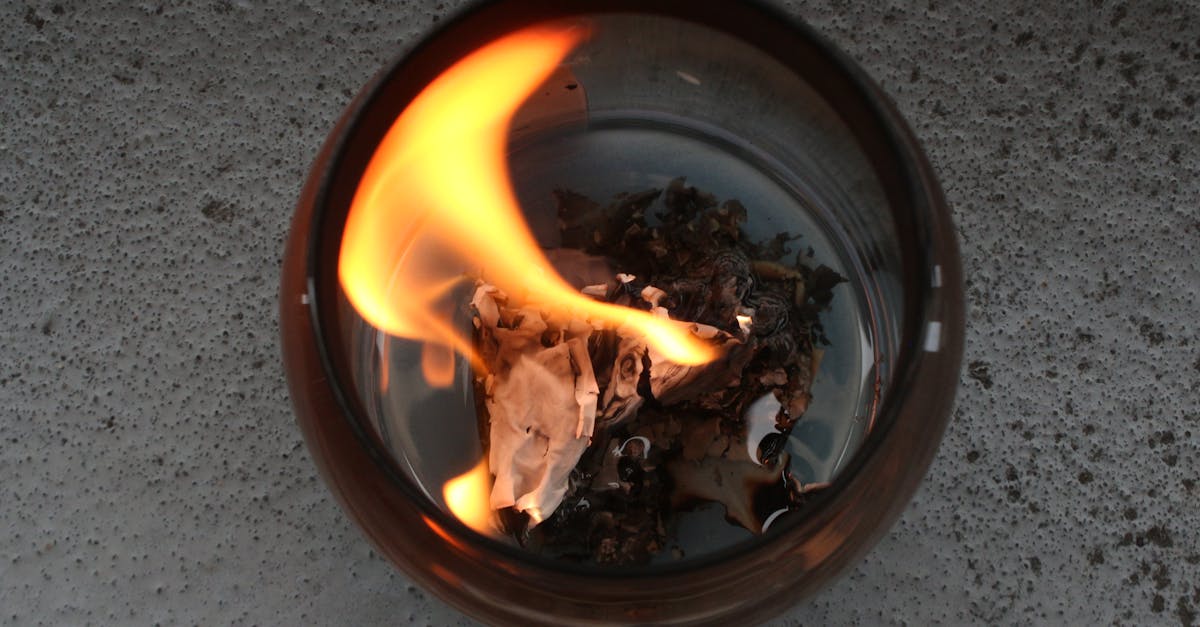 découvrez comment identifier et surmonter les attitudes destructrices pour améliorer votre bien-être et vos relations.