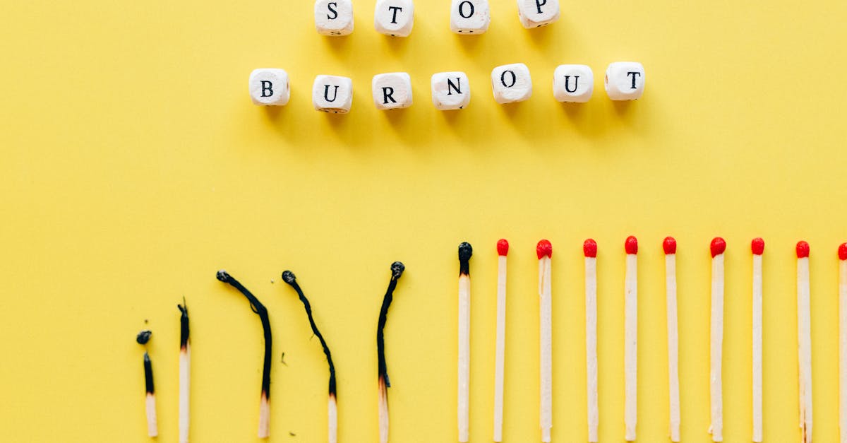 découvrez comment écrire un message d'avis de décès émouvant qui rend hommage avec compassion et respecte la mémoire des êtres chers.