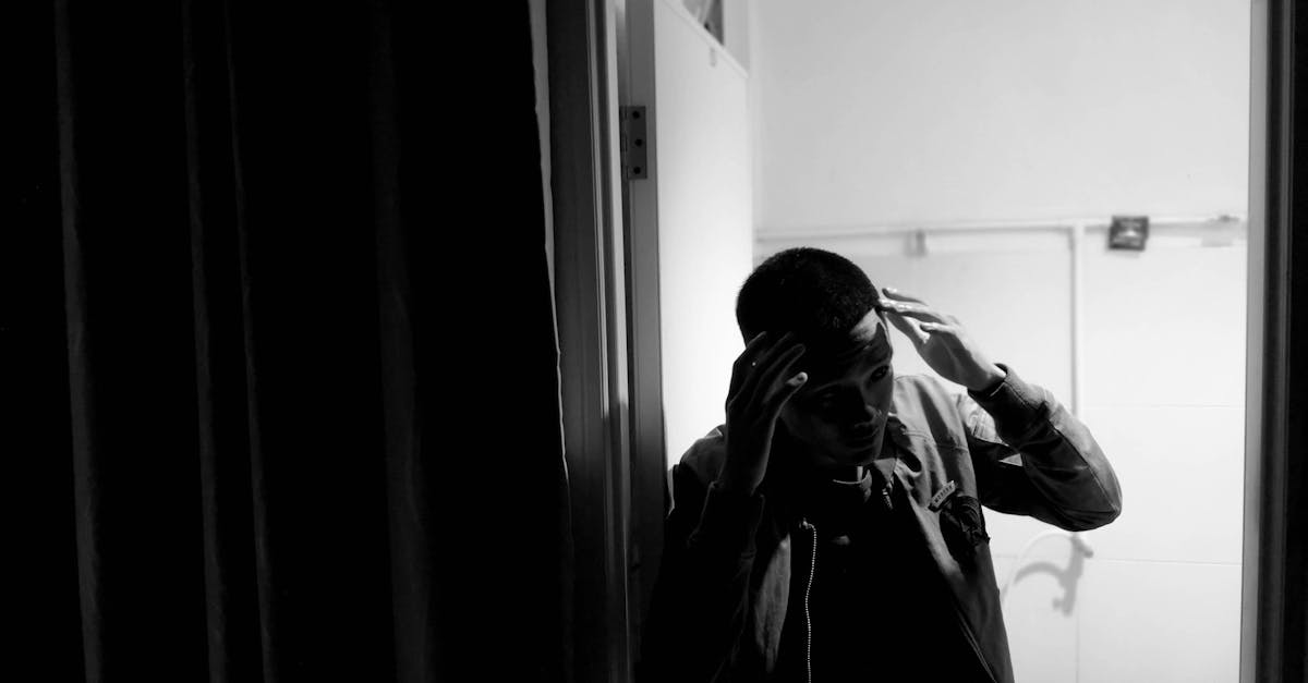 découvrez les profondeurs de la solitude existentielle, un voyage introspectif vers la compréhension de soi et l'acceptation de l'isolement intérieur.