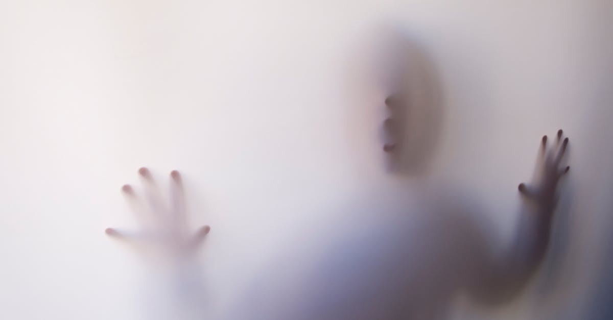 découvrez comment surmonter la peur de l'inconnu et transformer l'incertitude en opportunités de croissance personnelle.