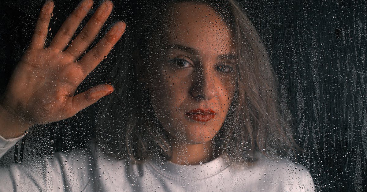 découvrez comment gérer le sentiment de décalage et retrouver votre confiance en vous dans n'importe quelle situation sociale.