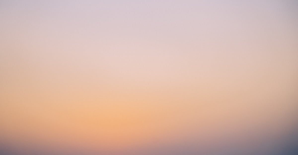 découvrez ce que sont les pensées intrusives, comment elles affectent la santé mentale et des stratégies efficaces pour les gérer au quotidien.