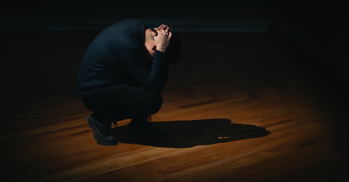 découvrez ce qu'est la rumination mentale, ses effets sur la santé mentale, et des stratégies pour la gérer efficacement au quotidien.