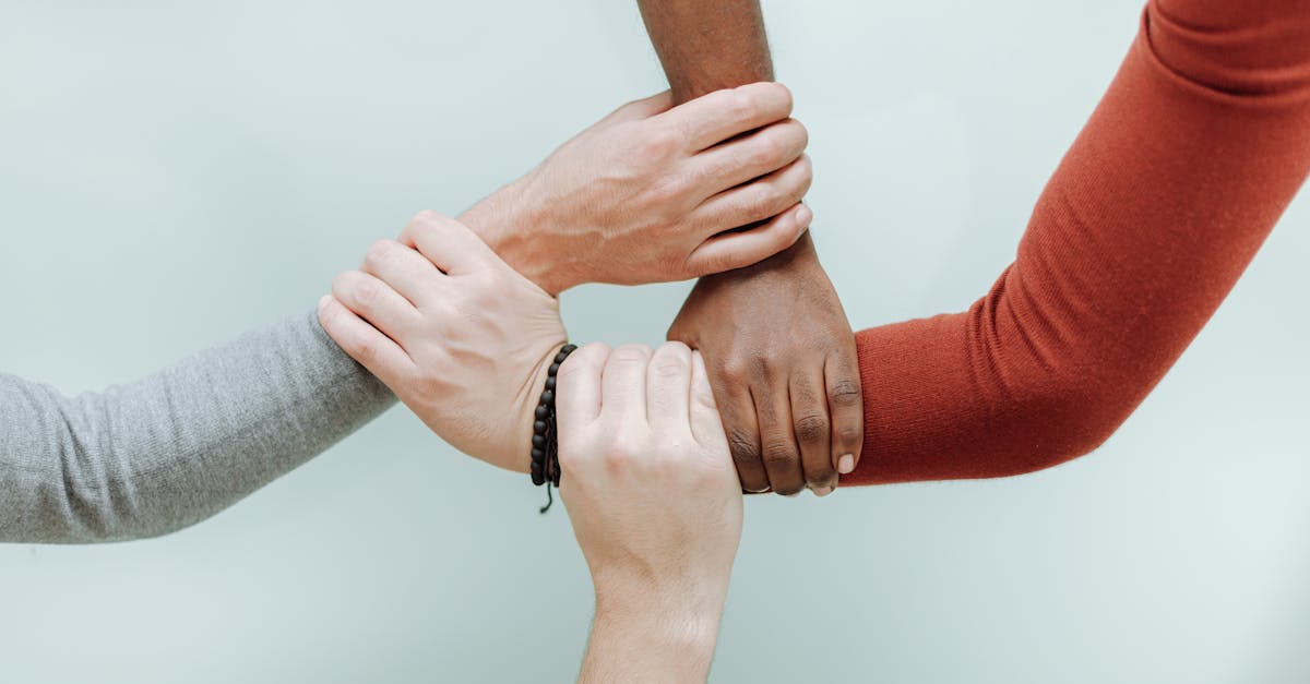 découvrez le concept de reconnaissance mutuelle, un mécanisme facilitant la coopération et l'acceptation réciproque des normes et qualifications entre différents pays ou organisations.