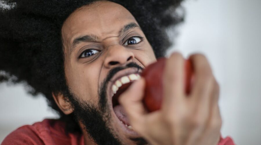 Détecter les énergies négatives chez soi grâce à un simple verre d&rsquo;eau : mode d’emploi