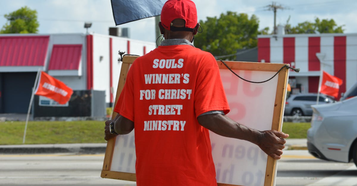 découvrez ce qu'est le prosélytisme, ses différentes formes et impacts dans les contextes religieux, culturels et sociaux.