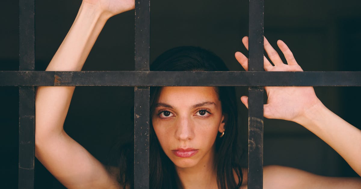 découvrez ce que signifie la surcharge sensorielle, ses causes, ses symptômes et comment mieux la gérer au quotidien pour améliorer votre bien-être.