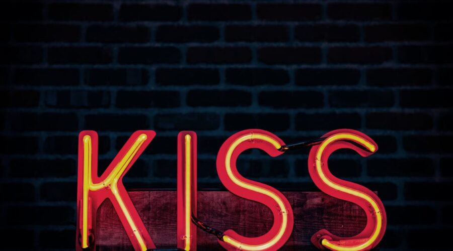 Les vertus fascinantes et réparatrices du baiser du troisième œil