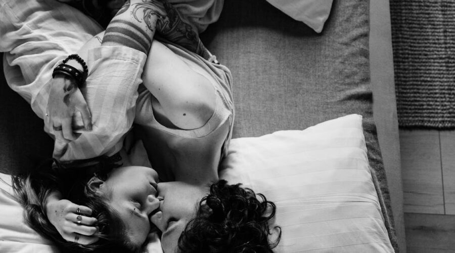 L&rsquo;amour au prisme de l&rsquo;anxiété : comment les filles anxieuses vivent leurs relations