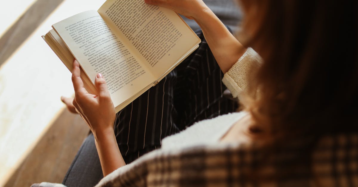 découvrez les caractéristiques, forces et défis des personnes introverties, ainsi que des conseils pour mieux comprendre et communiquer avec elles.