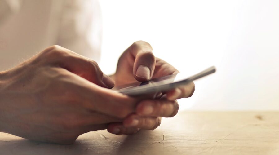 11 stratégies sournoises utilisées par les narcissiques pour exercer leur emprise sur vous