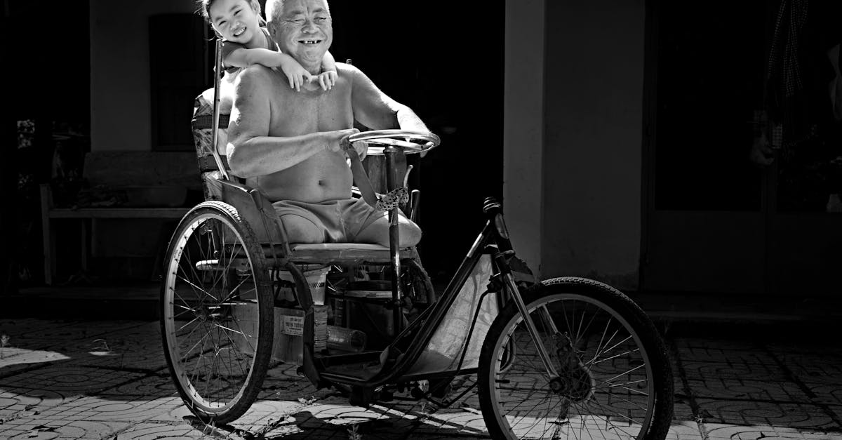 découvrez les caractéristiques d'un parent narcissique, son impact sur les enfants et comment gérer cette relation complexe pour préserver votre bien-être.