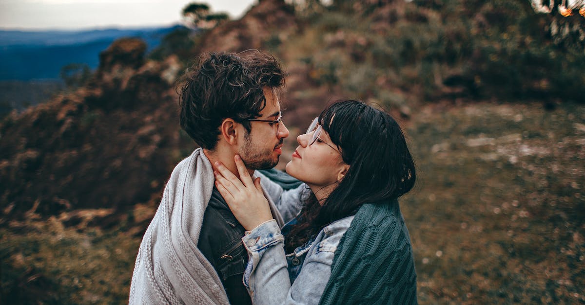 découvrez l'essence de votre âme sœur : une connexion profonde et unique qui transcende le temps et l'espace.